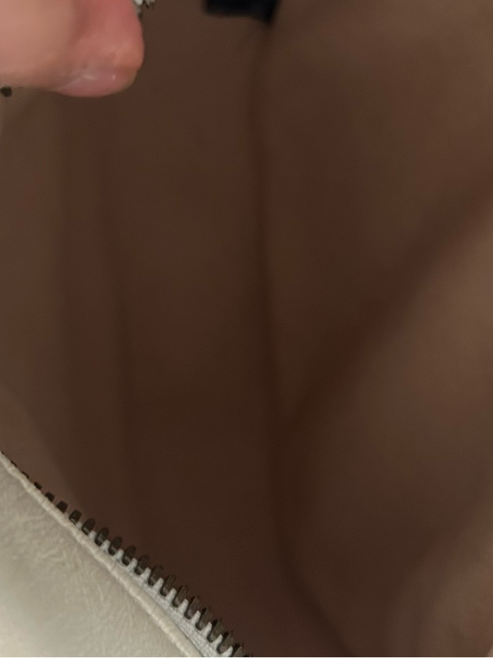 Gucci White Chevron Quilted Round Leather Crossbody with Gold GG - Picture 5 of 5